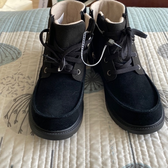 UGG boots - Picture 1 of 7